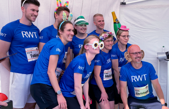 RWT-Team beim AOK Lauf Reutlingen 2024 in der Fotobox