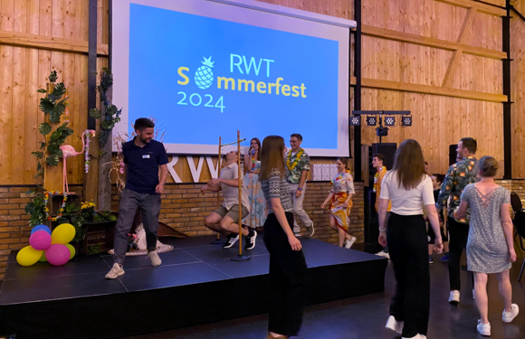 Limbowettbewerb am RWT-Sommerfest im Achalm Hof Reutlingen